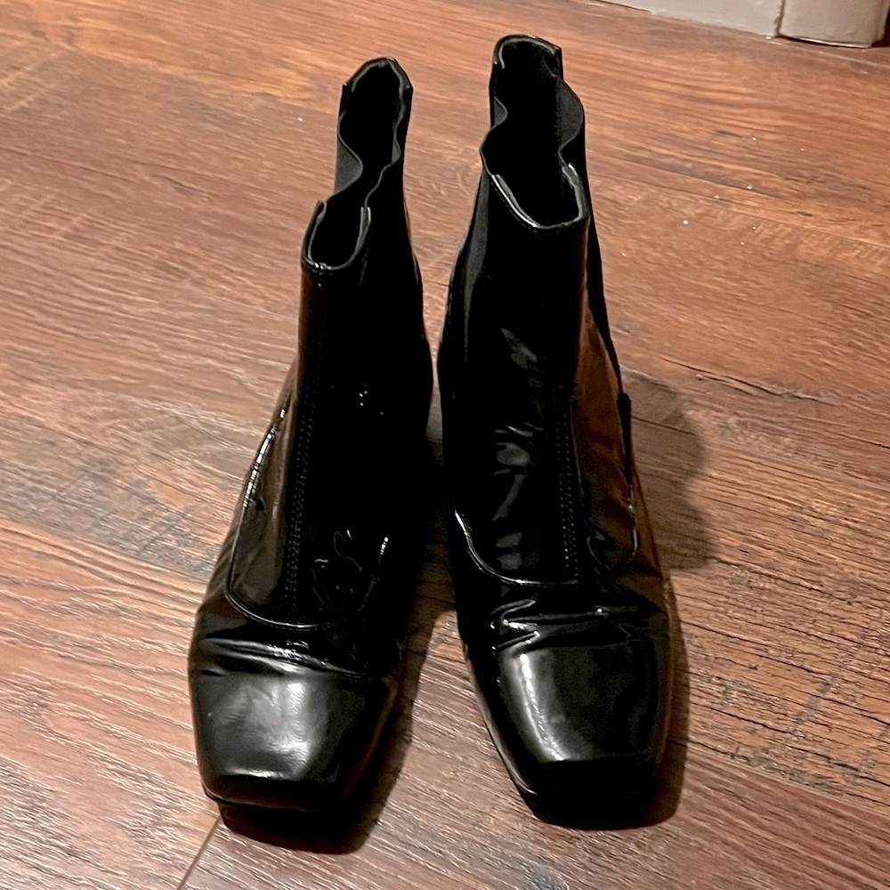 Claudia CIUTI patent leather block toe booties. Size 6.5. Made in Italy